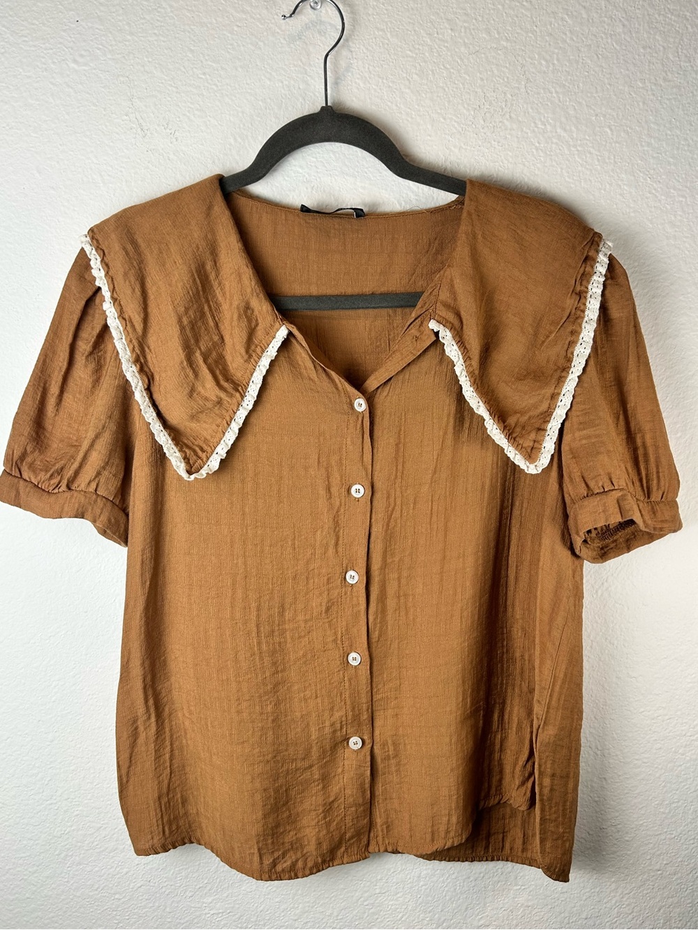 Dazy Women’s Brown Button-Front Top with Contrast Trim Collar